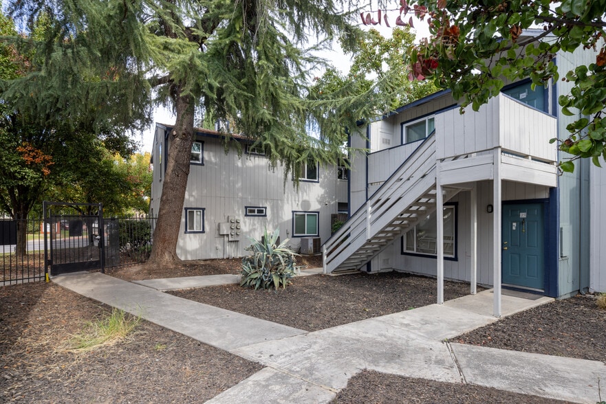 More Photos Of 2228 Edison Ave, Sacramento Apartments For Sale