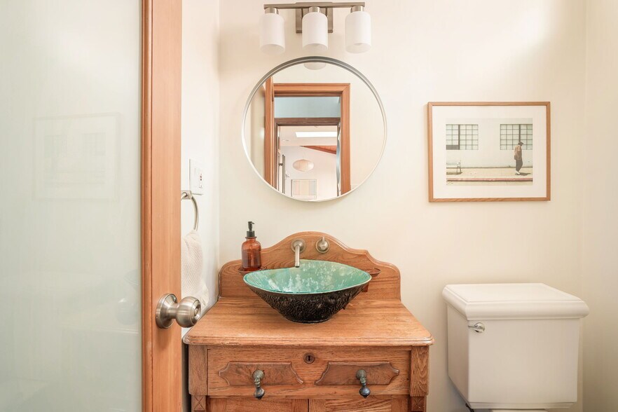 More Photos Of 16 Spinnaker St, Marina Del Rey Multifamily For Sale