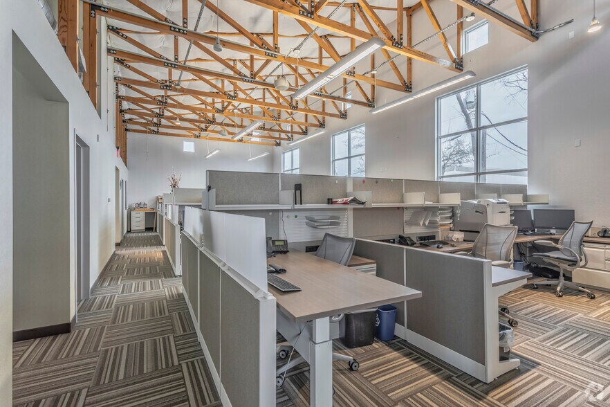 More Photos Of 11125 Shady Trl, Dallas Showroom For Sale
