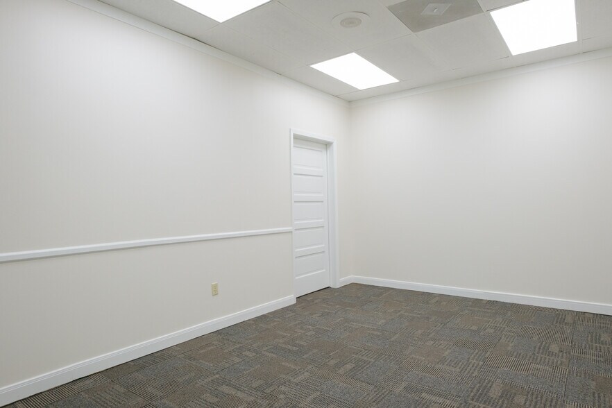 More Photos Of 110 Lincoln Ave, College Station Office For Lease