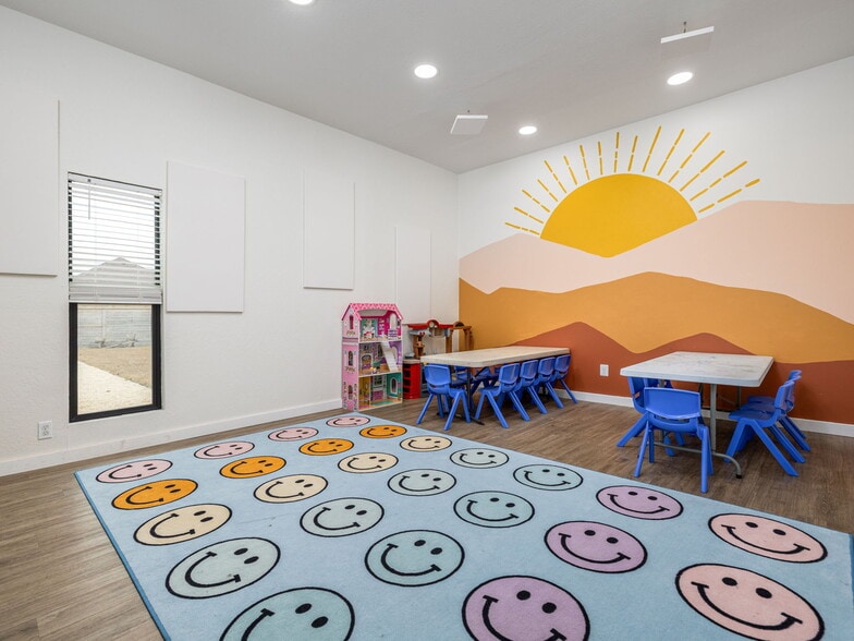 More Photos Of 6600 S Lakewoods Dr, Georgetown Specialty For Sale