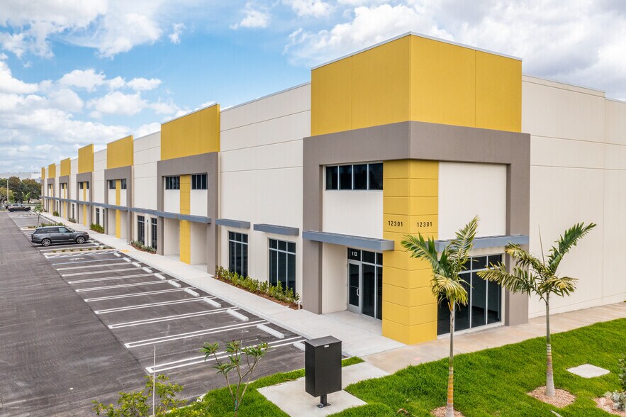 Primary Photo Of 12301 NW 112 Ave, Medley Distribution For Lease