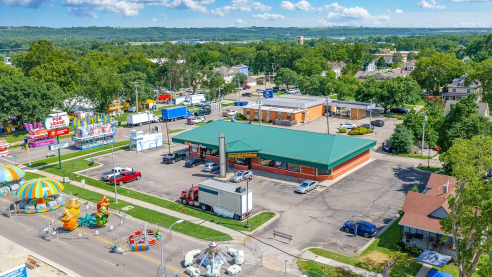More Photos Of 215 W 6th St, Junction City Freestanding For Lease