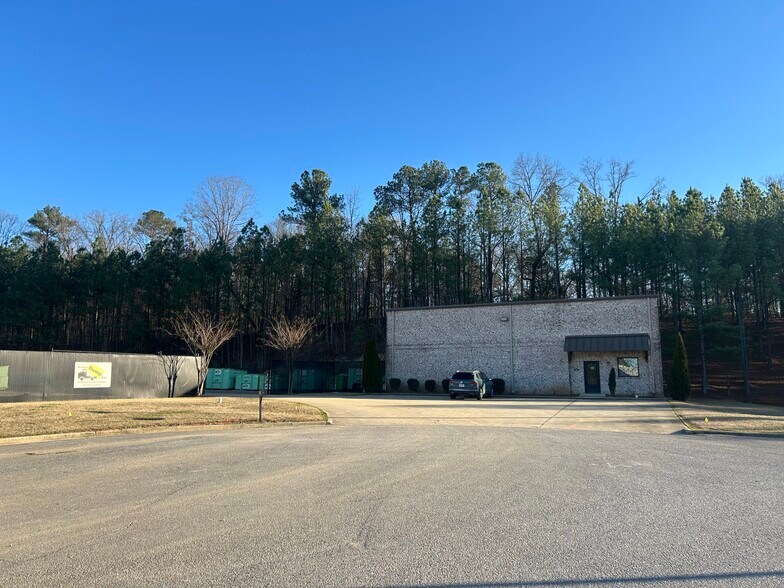 More Photos Of 311 Applegate Ln, Pelham Flex For Lease