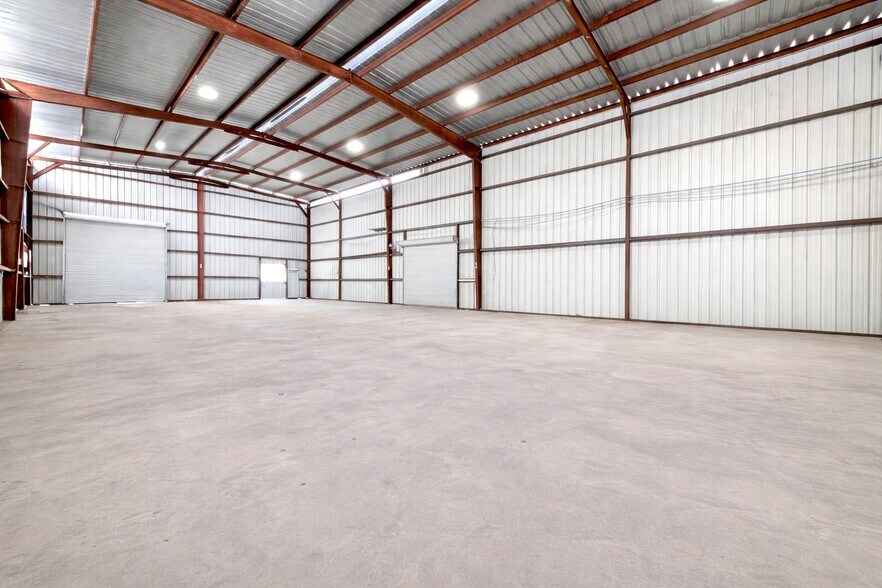 More Photos Of 703 Buschong St, Houston Manufacturing For Lease