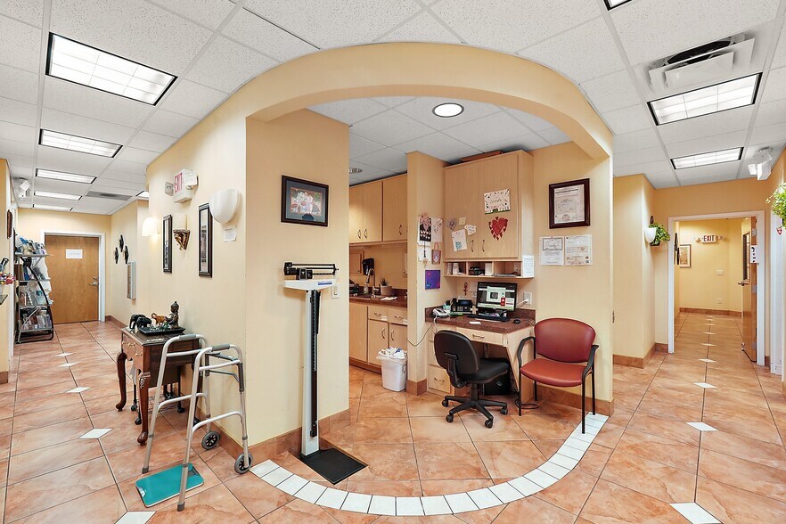 More Photos Of 1414 E Main St, Leesburg Medical For Lease