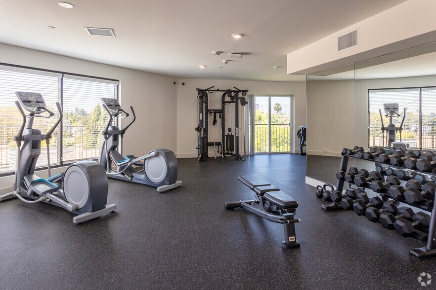 More Photos Of 11701 W Gateway Blvd, Los Angeles Apartments For Lease