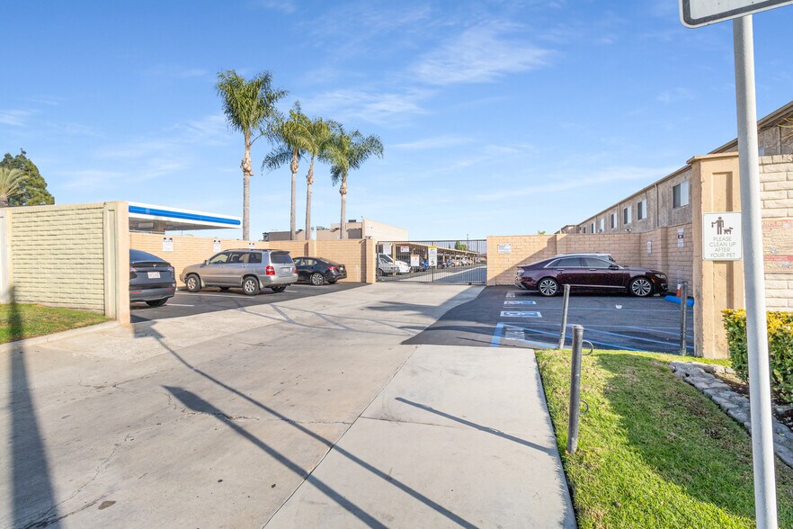 More Photos Of 16818 Downey Ave, Paramount Apartments For Sale