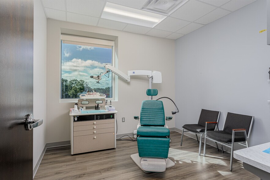 More Photos Of 6376 Pine Ridge Rd, Naples Medical For Lease