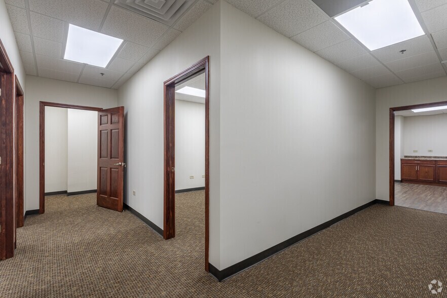 More Photos Of 16151 Weber Rd, Joliet Medical For Lease