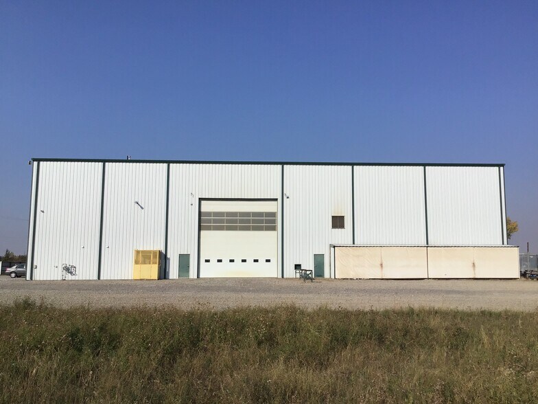 More Photos Of 450144 82nd St E, Aldersyde Manufacturing For Sale