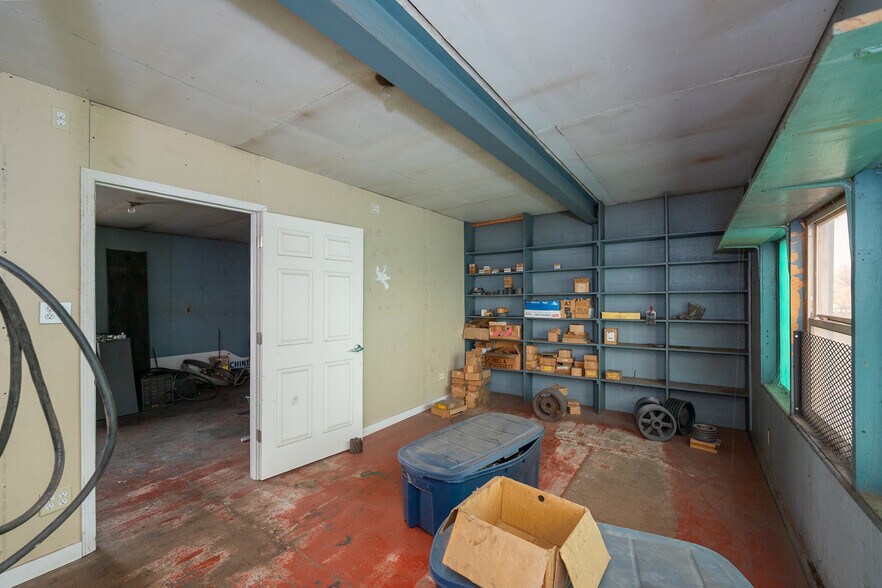 More Photos Of 612 W 3rd Ave, Moses Lake Industrial For Sale