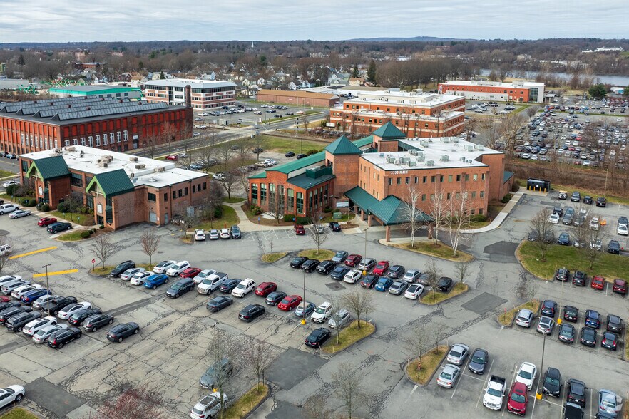 More Photos Of 3550 Main St, Springfield Medical For Lease