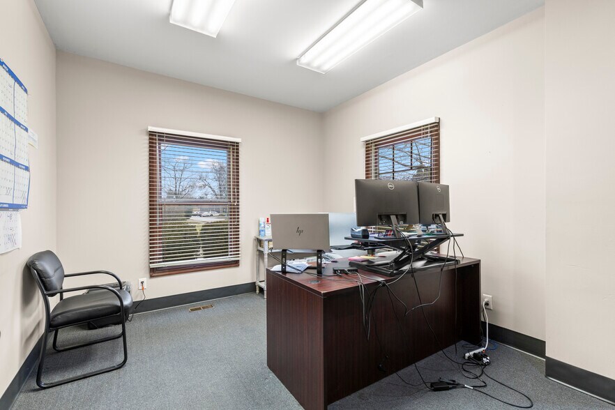 More Photos Of 132 N High St, Gahanna Office For Sale