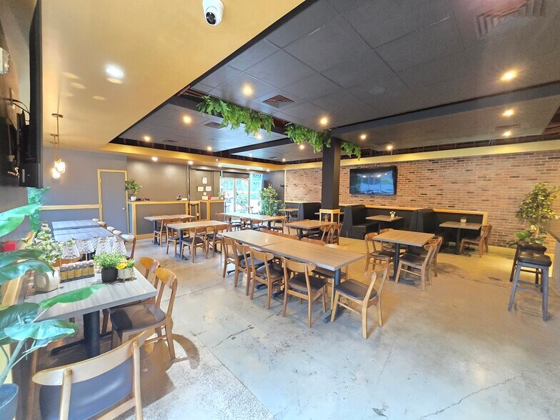 More Photos Of 401 Kamakee St, Honolulu Office For Lease