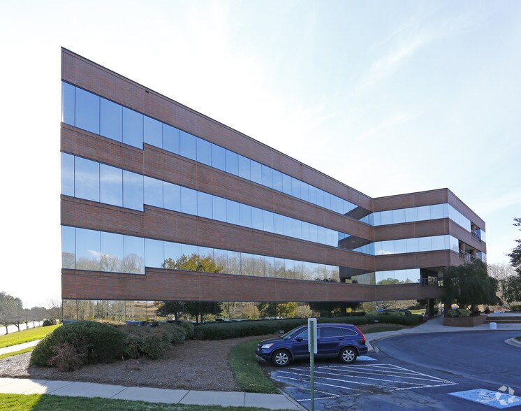 More Photos Of 4944 Parkway Plaza Blvd, Charlotte Office For Lease