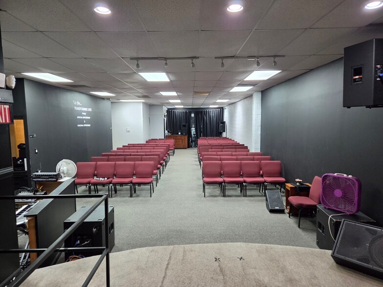 More Photos Of 8831-8869 Walker Mill Rd, Capitol Heights Warehouse For Lease