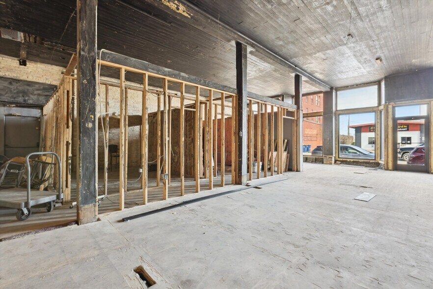 More Photos Of 1017 Washington Ave, Bay City Storefront Retail Residential For Sale