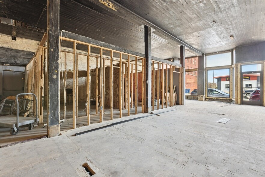 More Photos Of 1017 Washington Ave, Bay City Storefront Retail Residential For Sale