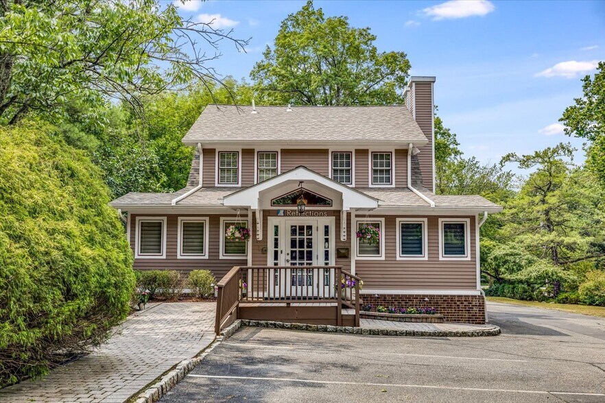 More Photos Of 299 E Northfield Rd, Livingston Medical For Sale