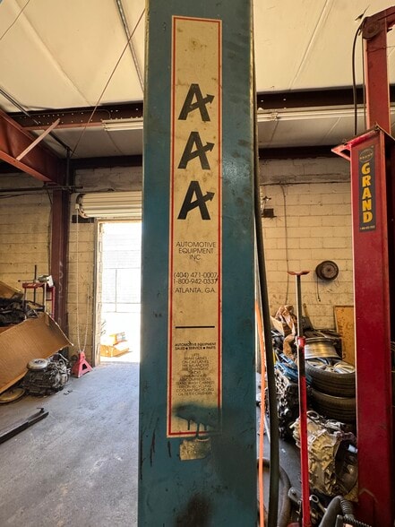 More Photos Of 4050 Lawrenceville Hwy NW, Lilburn Auto Repair For Sale