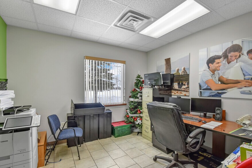 More Photos Of 844 Ontario Rd, Green Bay Showroom For Sale