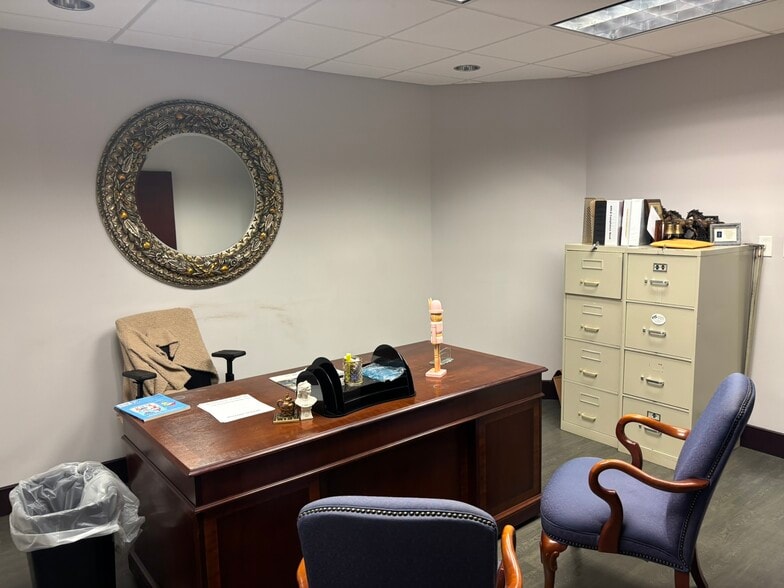 More Photos Of 100 W Main St, Lakeland Office For Lease