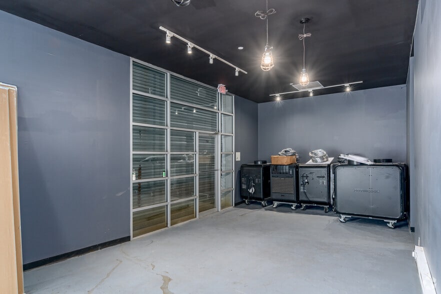 More Photos Of 327 Douglass St, Brooklyn Storefront For Lease