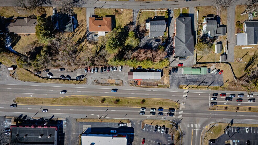 More Photos Of 710 Volunteer Pky, Bristol Storefront Retail Office For Sale