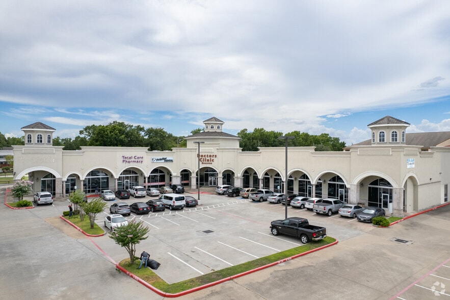 More Photos Of 14755 North Fwy, Houston General Retail For Lease