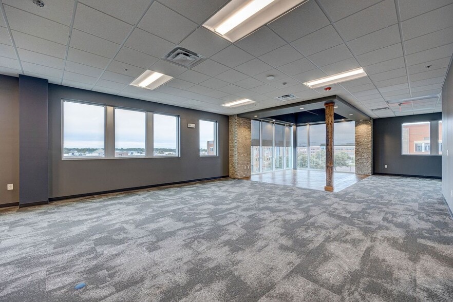 More Photos Of 6740 Rock Spring Rd, Wilmington Office For Lease
