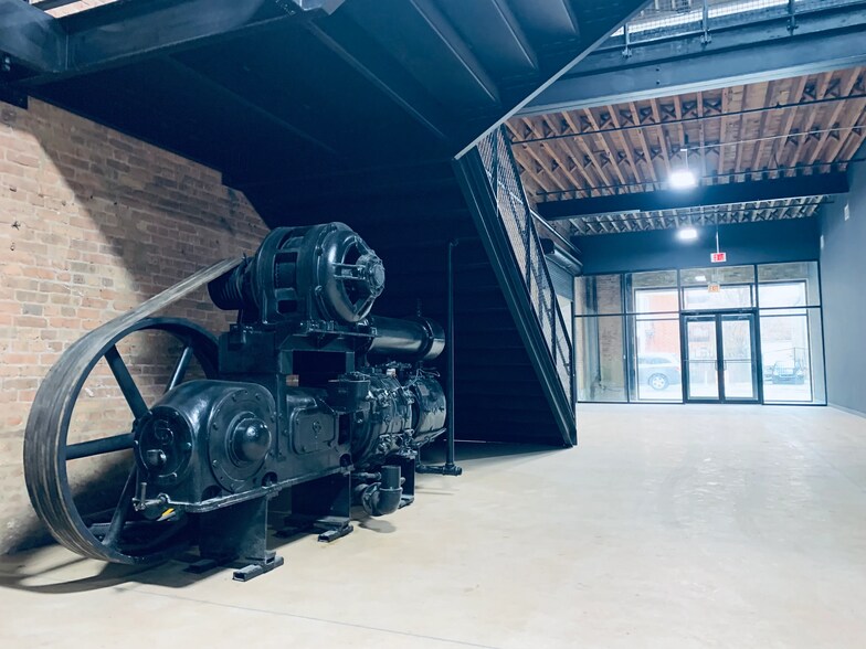 More Photos Of 2145 W Grand Ave, Chicago Showroom For Lease