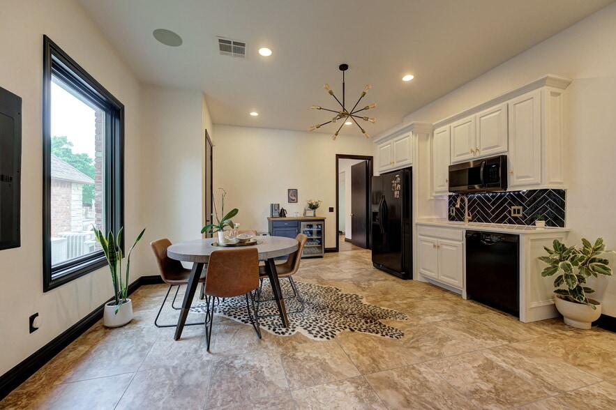 More Photos Of 2917 NW 156th St, Edmond Office Residential For Sale