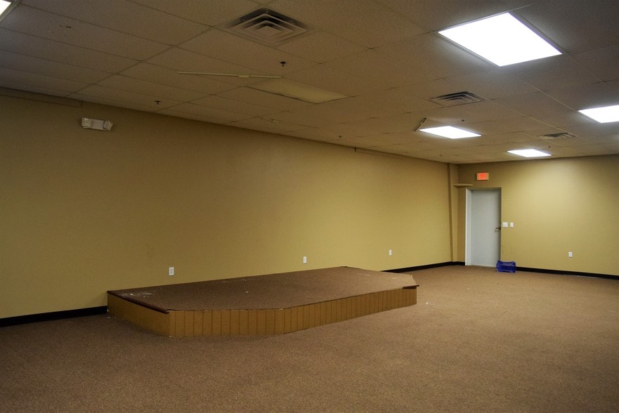More Photos Of 193 Ashton Park Dr, Millbrook General Retail For Lease
