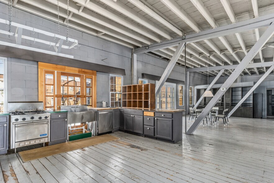 More Photos Of 705-707 Cherry Aly, Hudson Warehouse For Lease