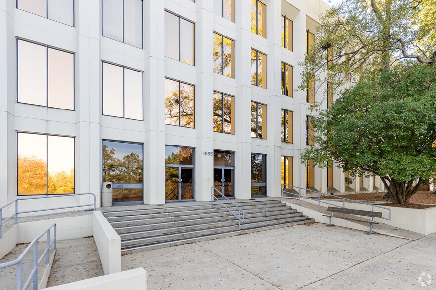 More Photos Of 1895 Phoenix Blvd, Atlanta Office For Lease