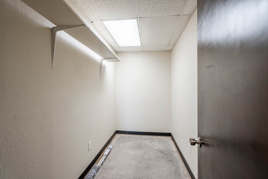 More Photos Of 1304A Dayton Rd, Midland Warehouse For Lease