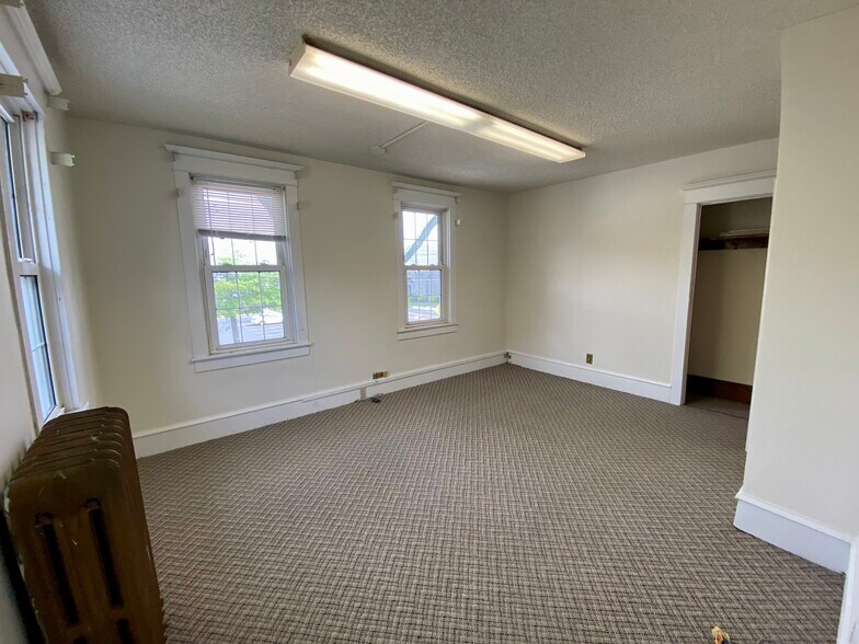 More Photos Of 402 S White Horse Pike, Audubon Office For Sale