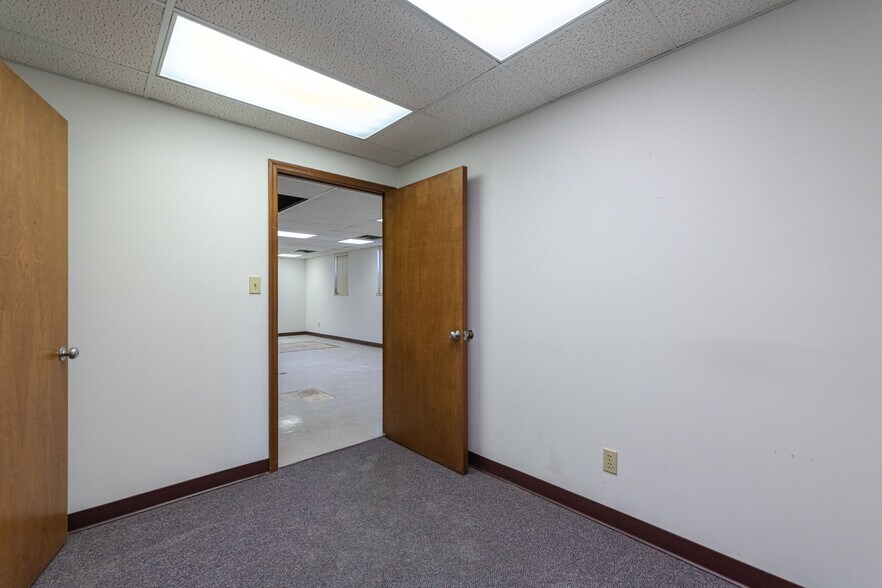 More Photos Of 1130 Vester Ave, Springfield Medical For Lease