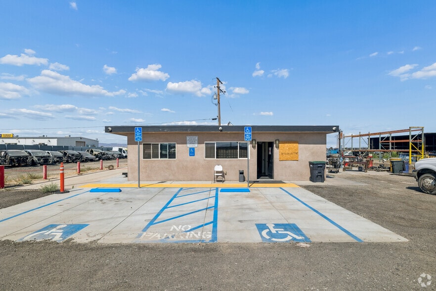 More Photos Of 45761 Division St, Lancaster Warehouse For Sale