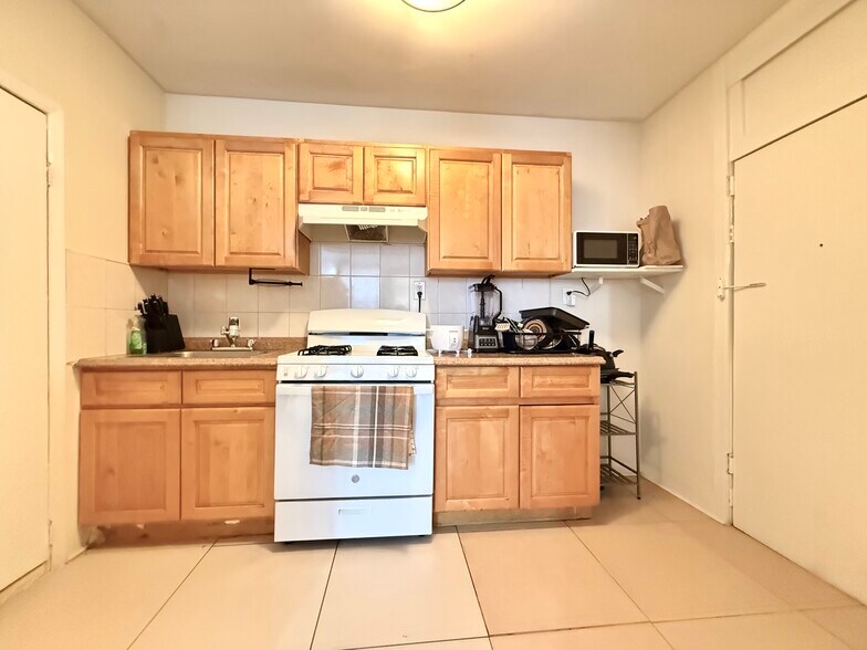 More Photos Of 615 Summit Ave, Union City Apartments For Sale