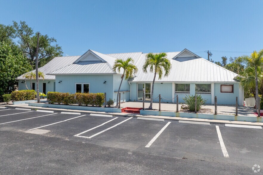 More Photos Of 2407 Periwinkle Way, Sanibel Storefront For Sale