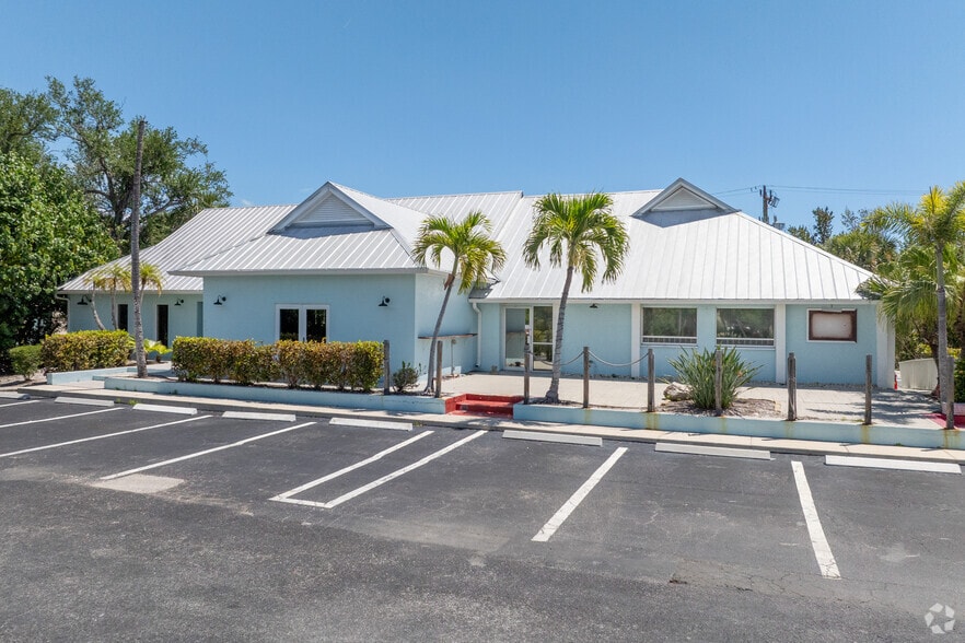 More Photos Of 2407 Periwinkle Way, Sanibel Unknown For Lease
