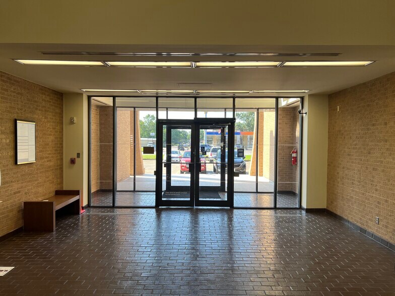 More Photos Of 3400 Avenue H, Rosenberg Office For Sale