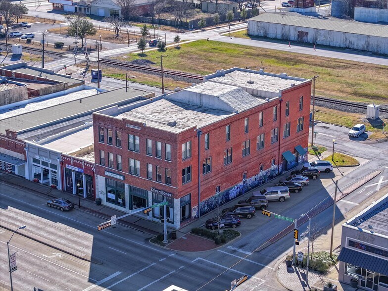 More Photos Of 102 E Moore Ave, Terrell Office For Sale