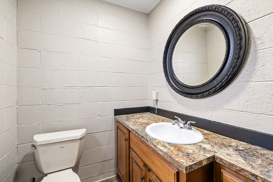 More Photos Of 1401 S Choctaw Ave, El Reno Flex For Lease