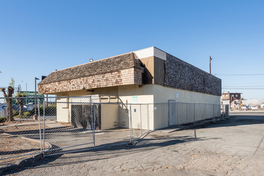 More Photos Of 324 23rd Ave, Oakland Convenience Store For Sale