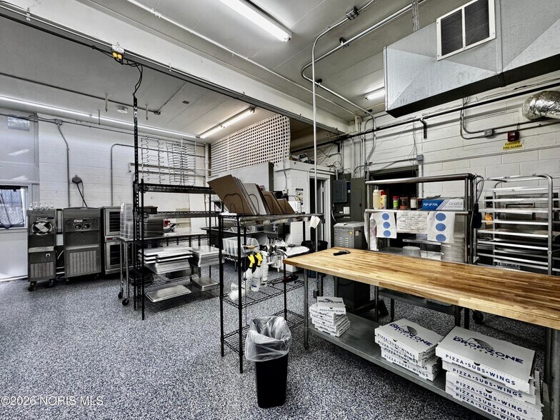 More Photos Of 301 S Defiance St, Stryker Auto Repair For Sale