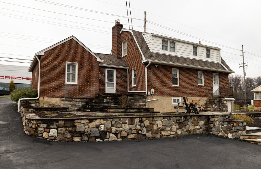 More Photos Of 4024 West Chester Pike, Newtown Square Office For Lease