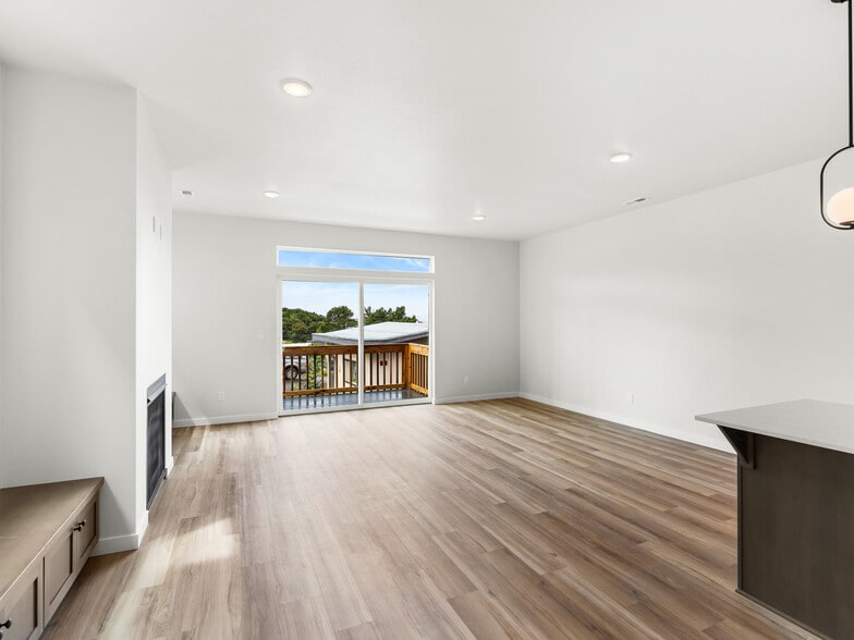 More Photos Of 331 SE Jetty Ave, Lincoln City Apartments For Sale